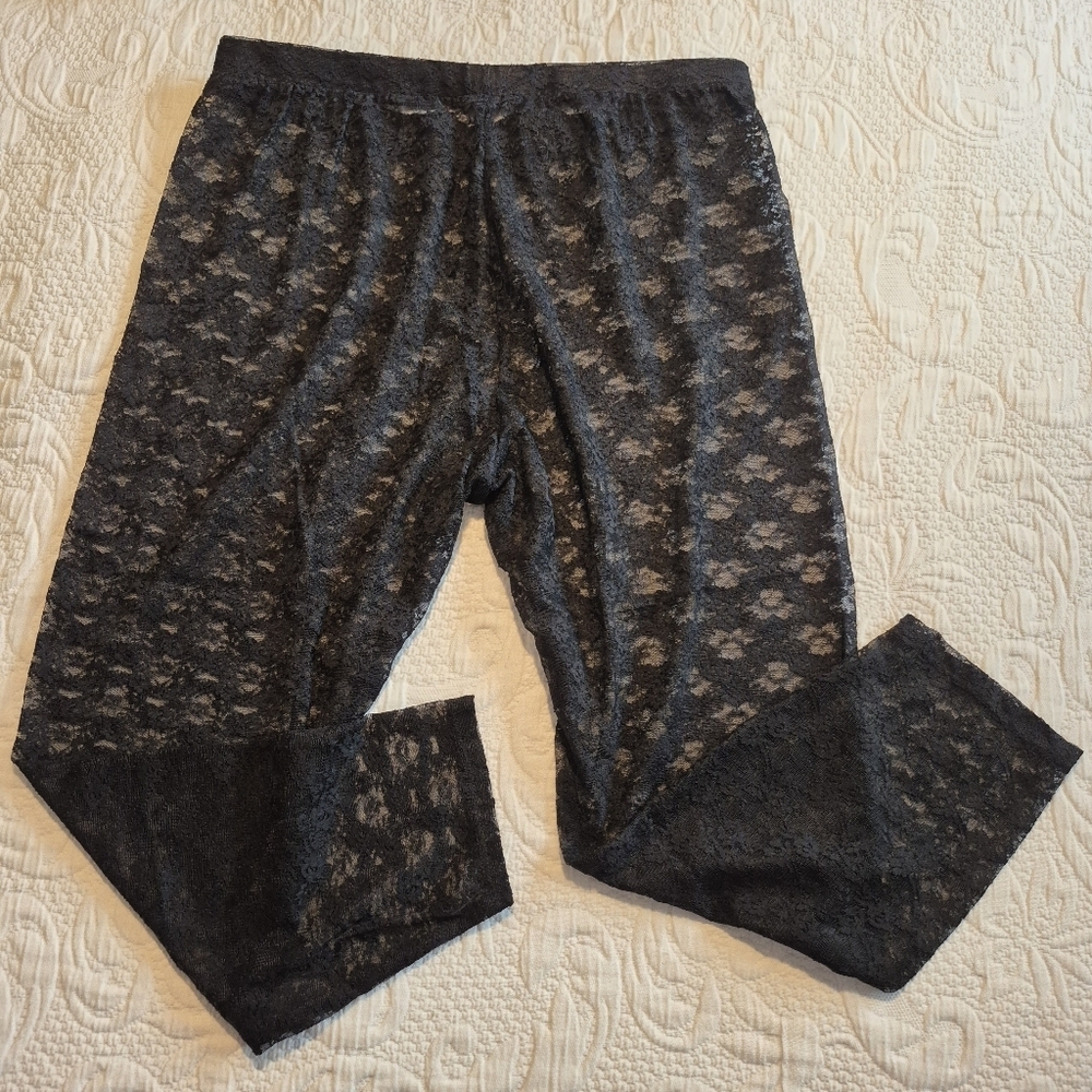 Torrid women's size 1 or 14/16 black lace cropped unlined floral leggings EUC